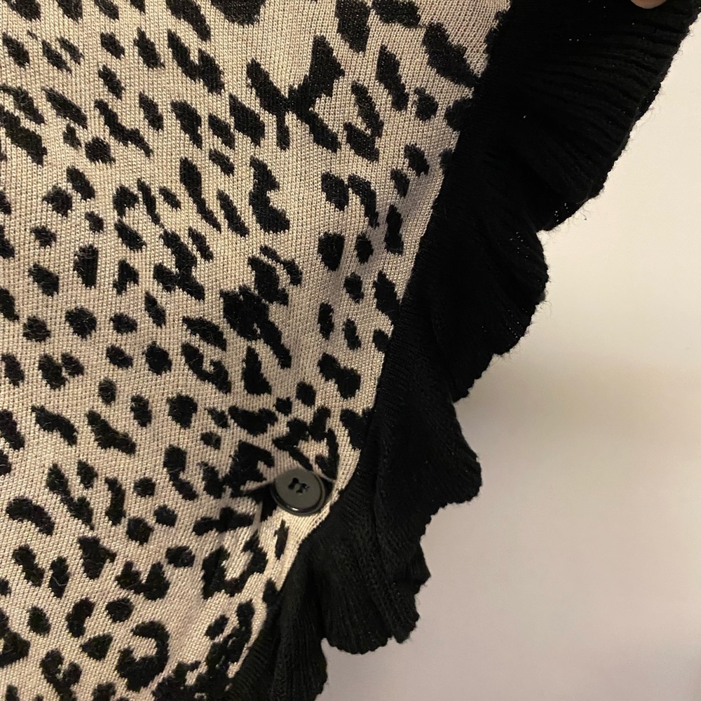 JOSEPH A Cheetah Print Black Ruffle Trim Poncho Shrug Wrap Size Medium - Picture 6 of 8